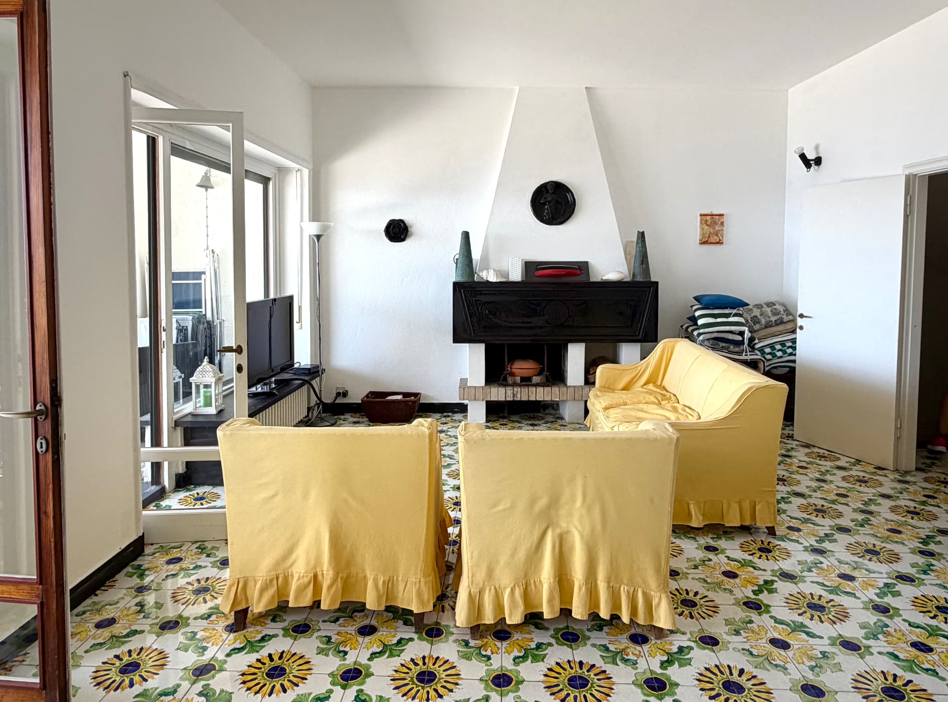 Living spaces of Villa Maria Luisa with hand-painted Ligurian tiles